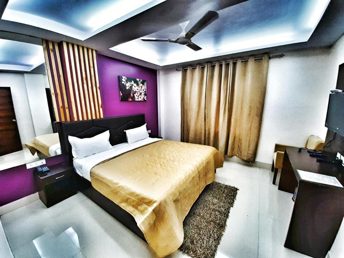 Hotel Aerocity Purple Orchid Nueva Delhi Exterior foto