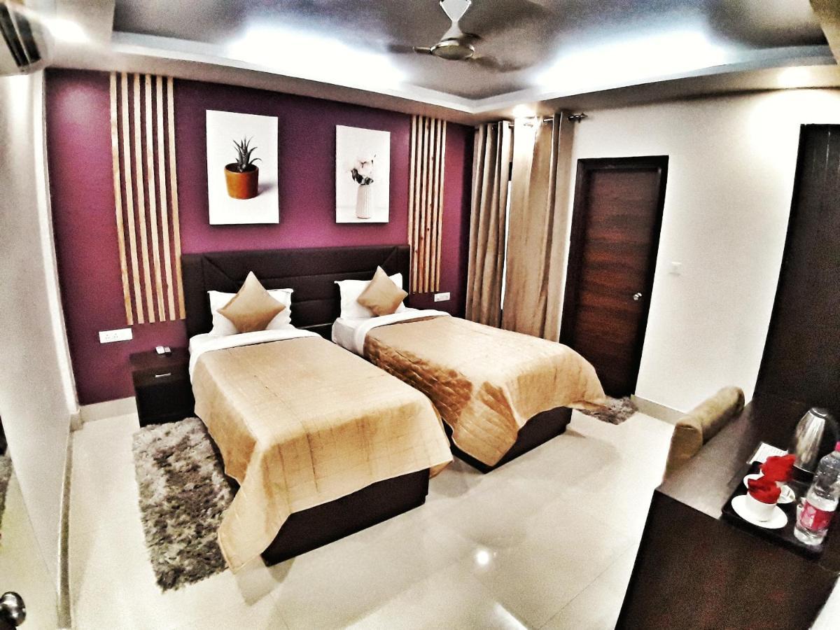 Hotel Aerocity Purple Orchid Nueva Delhi Exterior foto