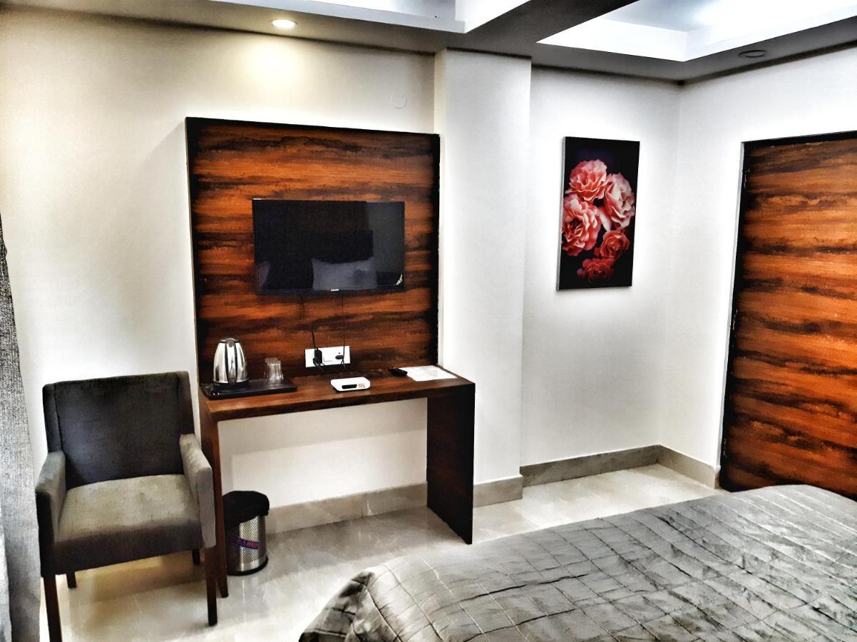 Hotel Aerocity Purple Orchid Nueva Delhi Exterior foto